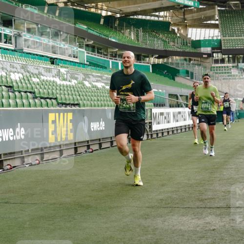 13.09.2026 - 21. swb-Marathon Bremen Michael Burmester http://msf.ph/oto/10445954 13.09.2026 12:46:18 Laufen im Stadion 195, 280, 474, 508, 538, 567, 604, 697, 788, 868, 1017, 1034, 1181, 1241, 1277, 1863, 1937, 2020, 2021, 2084, 2087, 2297, 2538, 2809, 2889, 3092, 3196, 3271, 3424, 3520, 3609, 4110, 4157, 4236, 4777, 5024, 5092, 5238, 5283, 5674, 5719, 6053, 6686, 6815, 6918, 7102, 7336, 7478, 7814, 7871, 8054, 8096, 8319, 8325, 8331, 8334, 8670, 8701, 8756, 8936, 8983, 9070, 9129, 9273, 9306, 9495, 9544, 9583, 9642, 9813, 13034, 439, 1667, 1850 meine-sportfotos.de