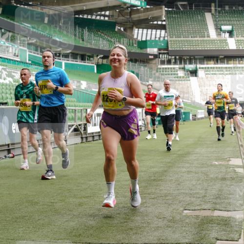 13.09.2026 - 21. swb-Marathon Bremen Michael Burmester http://msf.ph/oto/10445992 13.09.2026 10:29:24 Laufen im Stadion 10162, 10170, 10183, 10189, 10193, 10200, 10218, 10233, 10253, 10267, 10270, 10294, 10316, 10329, 10334, 10348, 10381, 10392, 10421, 10426, 10452, 10467, 10508, 10525, 10537, 10538, 10544, 10585, 10594, 10652, 10655, 10709, 10734, 10739, 10761, 10763, 10764, 10770, 10808, 10814, 10825, 10827, 10835, 10840, 10876, 10887, 10906, 10910, 10923, 10966, 10993, 11002, 11005, 11007, 11018, 11035, 11058, 11087, 11092, 11109, 11170 meine-sportfotos.de