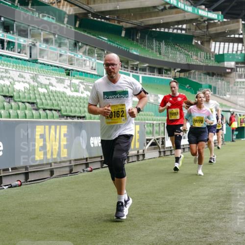 13.09.2026 - 21. swb-Marathon Bremen Michael Burmester http://msf.ph/oto/10446091 13.09.2026 10:29:27 Laufen im Stadion 10162, 10170, 10183, 10189, 10193, 10200, 10218, 10233, 10253, 10267, 10270, 10294, 10316, 10329, 10334, 10348, 10381, 10392, 10421, 10426, 10452, 10467, 10508, 10525, 10537, 10538, 10544, 10585, 10652, 10655, 10709, 10734, 10739, 10761, 10763, 10764, 10770, 10808, 10814, 10825, 10827, 10835, 10840, 10876, 10887, 10906, 10910, 10923, 10966, 10993, 11002, 11005, 11007, 11018, 11035, 11058, 11087, 11092, 11109, 11170 meine-sportfotos.de