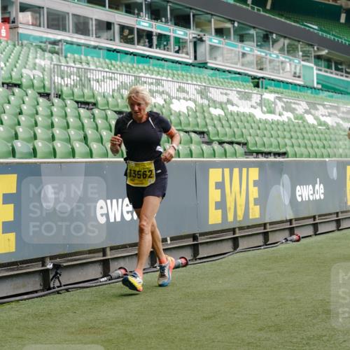 13.09.2026 - 21. swb-Marathon Bremen Michael Burmester http://msf.ph/oto/10446429 13.09.2026 10:29:35 Laufen im Stadion 10162, 10170, 10183, 10193, 10200, 10218, 10233, 10253, 10267, 10270, 10294, 10316, 10334, 10348, 10381, 10392, 10421, 10426, 10452, 10467, 10515, 10525, 10537, 10538, 10544, 10585, 10588, 10641, 10652, 10655, 10709, 10734, 10739, 10761, 10763, 10764, 10770, 10780, 10808, 10825, 10827, 10835, 10837, 10840, 10876, 10887, 10906, 10910, 10923, 10966, 10984, 10993, 11002, 11005, 11007, 11018, 11035, 11058, 11087, 11092, 11109, 11170 meine-sportfotos.de