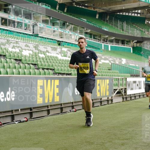 13.09.2026 - 21. swb-Marathon Bremen Michael Burmester http://msf.ph/oto/10446461 13.09.2026 10:29:35 Laufen im Stadion 10162, 10170, 10183, 10193, 10200, 10218, 10233, 10253, 10267, 10270, 10294, 10316, 10334, 10348, 10381, 10392, 10421, 10426, 10452, 10467, 10515, 10525, 10537, 10538, 10544, 10585, 10588, 10641, 10652, 10655, 10709, 10734, 10739, 10761, 10763, 10764, 10770, 10780, 10808, 10825, 10827, 10835, 10837, 10840, 10876, 10887, 10906, 10910, 10923, 10966, 10984, 10993, 11002, 11005, 11007, 11018, 11035, 11058, 11087, 11092, 11109, 11170 meine-sportfotos.de