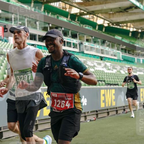 13.09.2026 - 21. swb-Marathon Bremen Michael Burmester http://msf.ph/oto/10446503 13.09.2026 12:46:36 Laufen im Stadion 195, 474, 508, 538, 567, 604, 621, 697, 788, 868, 1017, 1034, 1181, 1241, 1277, 1554, 1863, 2020, 2021, 2084, 2087, 2297, 2538, 2646, 2809, 2889, 3118, 3196, 3271, 3284, 3297, 3424, 3520, 4025, 4110, 4157, 4236, 4239, 4729, 4777, 4808, 5024, 5092, 5238, 5283, 5674, 5719, 5725, 5976, 6053, 6686, 6815, 6918, 7102, 7336, 7478, 7814, 7871, 8054, 8060, 8096, 8319, 8325, 8331, 8334, 8670, 8701, 8756, 8936, 8983, 9061, 9070, 9129, 9273, 9306, 9495, 9544, 9642, 9813, 9918, 13034, 439 meine-sportfotos.de