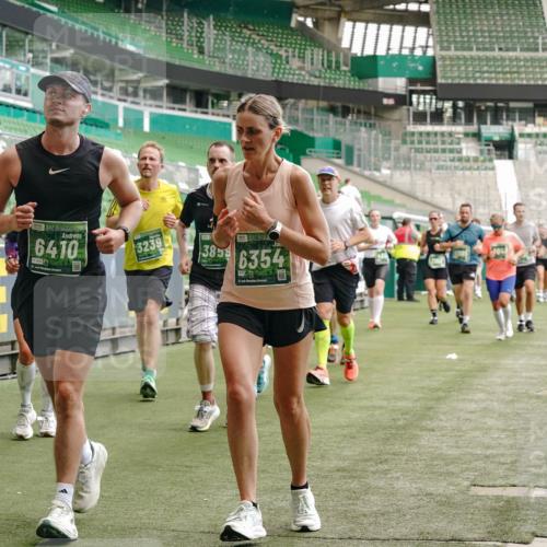 13.09.2026 - 21. swb-Marathon Bremen Michael Burmester http://msf.ph/oto/10447022 13.09.2026 13:08:25 Laufen im Stadion 132, 156, 489, 549, 551, 607, 625, 682, 716, 800, 808, 809, 834, 846, 884, 911, 922, 1025, 1124, 1150, 1173, 1189, 1210, 1285, 1289, 1322, 1364, 1387, 1395, 1398, 1532, 1559, 1600, 1688, 1831, 1841, 1854, 1871, 1880, 1899, 1926, 1938, 2003, 2041, 2070, 2215, 2219, 2229, 2243, 2283, 2318, 2366, 2380, 2405, 2413, 2429, 2441, 2467, 2492, 2565, 2611, 2635, 2692, 2699, 2721, 2727, 2731, 2755, 2782, 2802, 2818, 2823, 2831, 2841, 2866, 2897, 2911, 2930, 2941, 2949, 2960, 3327 meine-sportfotos.de