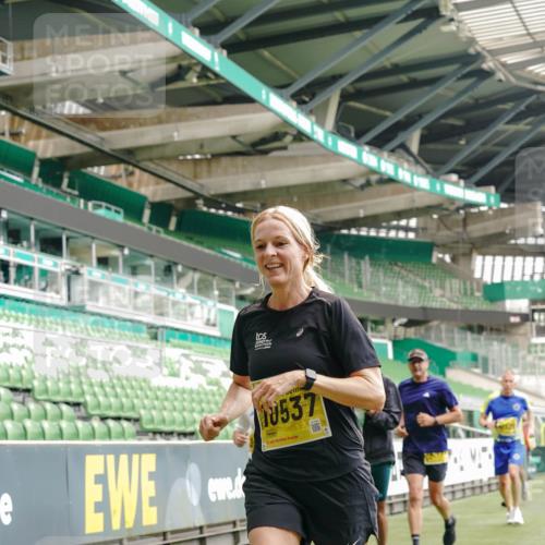13.09.2026 - 21. swb-Marathon Bremen Michael Burmester http://msf.ph/oto/10447277 13.09.2026 10:29:52 Laufen im Stadion 10162, 10170, 10183, 10193, 10200, 10218, 10233, 10253, 10267, 10304, 10316, 10334, 10339, 10348, 10359, 10381, 10392, 10421, 10426, 10452, 10467, 10515, 10525, 10537, 10538, 10544, 10585, 10588, 10641, 10652, 10709, 10734, 10739, 10761, 10763, 10764, 10780, 10808, 10825, 10827, 10835, 10837, 10840, 10862, 10863, 10876, 10884, 10887, 10906, 10910, 10923, 10966, 10984, 10993, 11002, 11005, 11007, 11018, 11035, 11038, 11058, 11109 meine-sportfotos.de