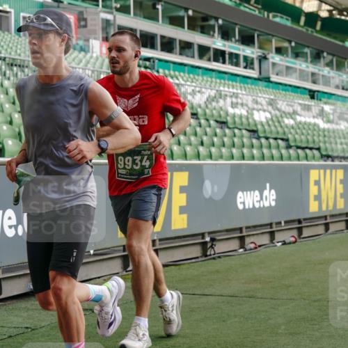 13.09.2026 - 21. swb-Marathon Bremen Michael Burmester http://msf.ph/oto/10447473 13.09.2026 12:47:02 Laufen im Stadion 195, 384, 538, 567, 604, 621, 697, 868, 1017, 1034, 1181, 1241, 1554, 1863, 2021, 2084, 2087, 2266, 2297, 2538, 2646, 2809, 2889, 2956, 3118, 3196, 3242, 3284, 3297, 3424, 3520, 3794, 4025, 4157, 4236, 4239, 4614, 4729, 4777, 4808, 4992, 5024, 5238, 5283, 5674, 5719, 5725, 5803, 5976, 6053, 6686, 6708, 6784, 6815, 7102, 7336, 7538, 7814, 7871, 8060, 8319, 8325, 8331, 8334, 8611, 8621, 8670, 8701, 8756, 8936, 8980, 8983, 9061, 9273, 9495, 9544, 9689, 9813, 9918, 13034, 439 meine-sportfotos.de