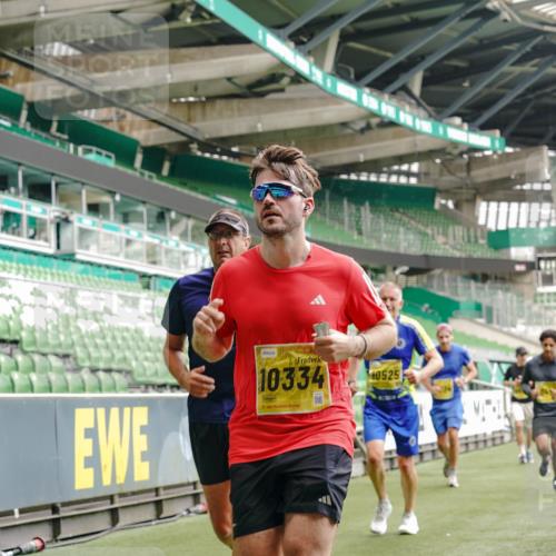 13.09.2026 - 21. swb-Marathon Bremen Michael Burmester http://msf.ph/oto/10447483 13.09.2026 10:29:55 Laufen im Stadion 10162, 10170, 10174, 10183, 10193, 10200, 10218, 10233, 10253, 10267, 10281, 10304, 10316, 10334, 10339, 10348, 10359, 10381, 10392, 10421, 10426, 10452, 10467, 10515, 10525, 10537, 10538, 10585, 10588, 10641, 10652, 10709, 10714, 10734, 10739, 10761, 10763, 10764, 10765, 10780, 10808, 10825, 10827, 10835, 10837, 10840, 10862, 10863, 10876, 10884, 10886, 10887, 10906, 10910, 10923, 10966, 10984, 10993, 11002, 11005, 11007, 11018, 11035, 11038, 11058, 11109 meine-sportfotos.de