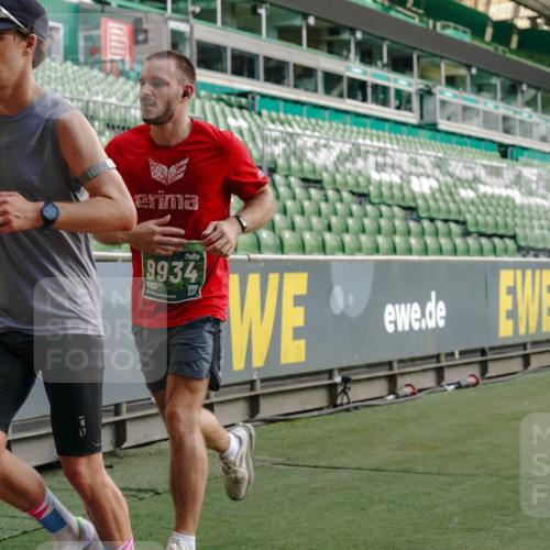 13.09.2026 - 21. swb-Marathon Bremen Michael Burmester http://msf.ph/oto/10447486 13.09.2026 12:47:02 Laufen im Stadion 195, 384, 538, 567, 604, 621, 697, 868, 1017, 1034, 1181, 1241, 1554, 1863, 2021, 2084, 2087, 2266, 2297, 2538, 2646, 2809, 2889, 2956, 3118, 3196, 3242, 3284, 3297, 3424, 3520, 3794, 4025, 4157, 4236, 4239, 4614, 4729, 4777, 4808, 4992, 5024, 5238, 5283, 5674, 5719, 5725, 5803, 5976, 6053, 6686, 6708, 6784, 6815, 7102, 7336, 7538, 7814, 7871, 8060, 8319, 8325, 8331, 8334, 8611, 8621, 8670, 8701, 8756, 8936, 8980, 8983, 9061, 9273, 9495, 9544, 9689, 9813, 9918, 13034, 439 meine-sportfotos.de
