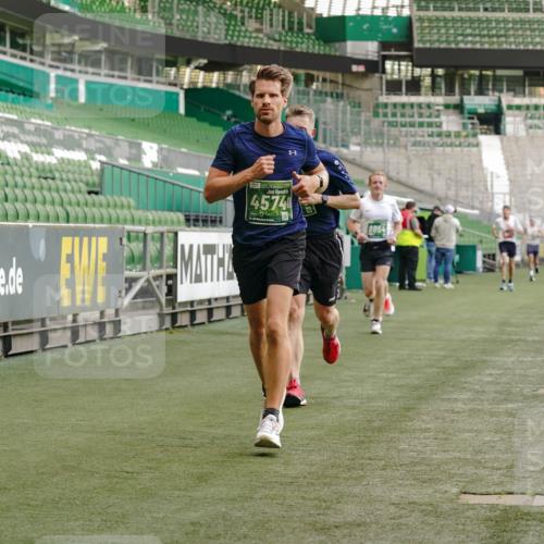 13.09.2026 - 21. swb-Marathon Bremen Michael Burmester http://msf.ph/oto/10448166 13.09.2026 12:47:27 Laufen im Stadion 384, 538, 567, 604, 621, 697, 868, 889, 1034, 1181, 1554, 1872, 2021, 2087, 2266, 2538, 2646, 2809, 2956, 3118, 3196, 3242, 3284, 3297, 3424, 3466, 3520, 3794, 3910, 4025, 4236, 4239, 4614, 4712, 4729, 4777, 4808, 4992, 5024, 5238, 5283, 5674, 5725, 5803, 5976, 6025, 6053, 6058, 6686, 6708, 6784, 6815, 7102, 7399, 7538, 7803, 7814, 7871, 8060, 8334, 8611, 8621, 8670, 8701, 8706, 8980, 8981, 8983, 9010, 9061, 9495, 9544, 9689, 9813, 9918, 13034 meine-sportfotos.de