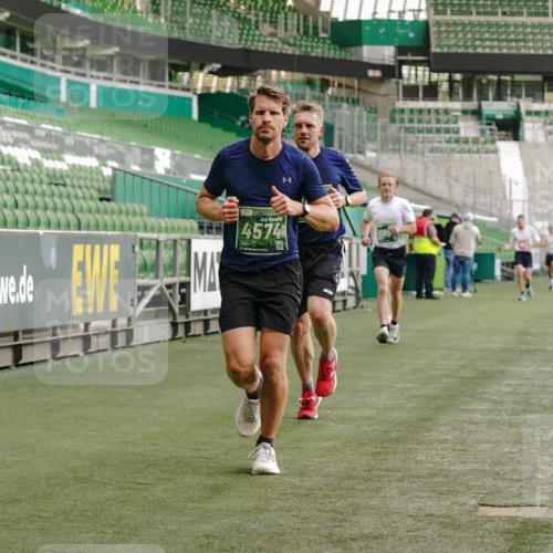 13.09.2026 - 21. swb-Marathon Bremen Michael Burmester http://msf.ph/oto/10448186 13.09.2026 12:47:27 Laufen im Stadion 384, 538, 567, 604, 621, 697, 868, 889, 1034, 1181, 1554, 1872, 2021, 2087, 2266, 2538, 2646, 2809, 2956, 3118, 3196, 3242, 3284, 3297, 3424, 3466, 3520, 3794, 3910, 4025, 4236, 4239, 4614, 4712, 4729, 4777, 4808, 4992, 5024, 5238, 5283, 5674, 5725, 5803, 5976, 6025, 6053, 6058, 6686, 6708, 6784, 6815, 7102, 7399, 7538, 7803, 7814, 7871, 8060, 8334, 8611, 8621, 8670, 8701, 8706, 8980, 8981, 8983, 9010, 9061, 9495, 9544, 9689, 9813, 9918, 13034 meine-sportfotos.de