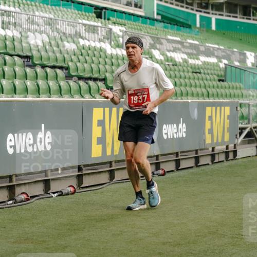 13.09.2026 - 21. swb-Marathon Bremen Michael Burmester http://msf.ph/oto/10448364 13.09.2026 12:47:38 Laufen im Stadion 382, 384, 538, 567, 604, 621, 868, 889, 1554, 1872, 1925, 2021, 2087, 2266, 2538, 2646, 2809, 2844, 2956, 3110, 3118, 3127, 3196, 3242, 3284, 3297, 3424, 3466, 3520, 3794, 3910, 4025, 4236, 4239, 4614, 4712, 4729, 4777, 4808, 4992, 5024, 5238, 5283, 5674, 5725, 5803, 5976, 6025, 6053, 6058, 6686, 6708, 6784, 6815, 7102, 7399, 7538, 7803, 7814, 7871, 8060, 8334, 8611, 8621, 8701, 8706, 8877, 8973, 8980, 8981, 8983, 9010, 9061, 9429, 9544, 9689, 9813, 9918, 13034 meine-sportfotos.de