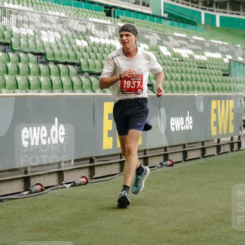 13.09.2026 - 21. swb-Marathon Bremen Michael Burmester http://msf.ph/oto/10448380 13.09.2026 12:47:39 Laufen im Stadion 382, 384, 538, 604, 621, 868, 889, 1554, 1872, 1925, 2021, 2087, 2266, 2538, 2646, 2809, 2844, 2956, 3110, 3118, 3127, 3196, 3242, 3284, 3297, 3424, 3466, 3520, 3794, 3910, 4025, 4236, 4239, 4614, 4712, 4729, 4777, 4808, 4992, 5024, 5238, 5283, 5674, 5725, 5803, 5976, 6025, 6053, 6058, 6686, 6708, 6784, 6815, 7102, 7399, 7538, 7803, 7814, 7871, 8060, 8334, 8611, 8621, 8701, 8706, 8877, 8973, 8980, 8981, 8983, 9010, 9061, 9429, 9544, 9689, 9813, 9918, 13034 meine-sportfotos.de