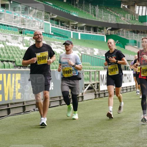 13.09.2026 - 21. swb-Marathon Bremen Michael Burmester http://msf.ph/oto/10448465 13.09.2026 10:30:19 Laufen im Stadion 10141, 10162, 10170, 10174, 10183, 10193, 10200, 10218, 10227, 10233, 10253, 10281, 10304, 10334, 10339, 10348, 10359, 10381, 10392, 10426, 10448, 10452, 10467, 10515, 10537, 10585, 10588, 10641, 10652, 10714, 10734, 10757, 10761, 10763, 10764, 10765, 10780, 10808, 10821, 10822, 10825, 10827, 10837, 10838, 10840, 10862, 10863, 10884, 10886, 10887, 10906, 10966, 10984, 11002, 11007, 11038, 11109, 11350, 11379 meine-sportfotos.de