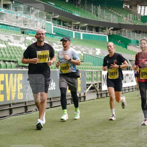 13.09.2026 - 21. swb-Marathon Bremen Michael Burmester http://msf.ph/oto/10448483 13.09.2026 10:30:19 Laufen im Stadion 10141, 10162, 10170, 10174, 10183, 10193, 10200, 10218, 10227, 10233, 10253, 10281, 10304, 10334, 10339, 10348, 10359, 10381, 10392, 10426, 10448, 10452, 10467, 10515, 10537, 10585, 10588, 10641, 10652, 10714, 10734, 10757, 10761, 10763, 10764, 10765, 10780, 10808, 10821, 10822, 10825, 10827, 10837, 10838, 10840, 10862, 10863, 10884, 10886, 10887, 10906, 10966, 10984, 11002, 11007, 11038, 11109, 11350, 11379 meine-sportfotos.de
