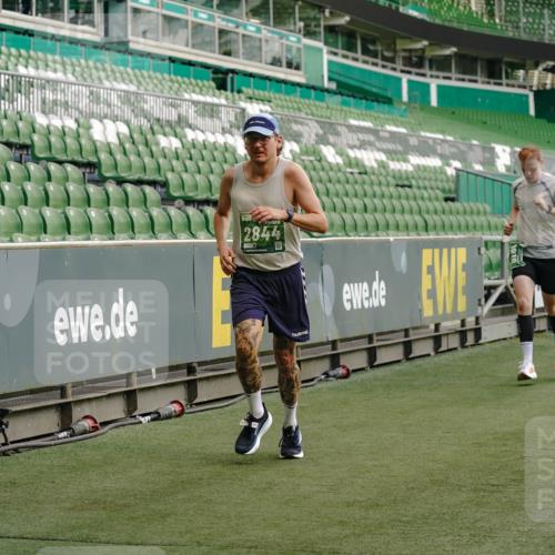 13.09.2026 - 21. swb-Marathon Bremen Michael Burmester http://msf.ph/oto/10448491 13.09.2026 12:47:44 Laufen im Stadion 382, 384, 538, 604, 621, 868, 889, 1554, 1872, 1925, 2021, 2087, 2266, 2538, 2605, 2646, 2809, 2844, 2956, 3110, 3118, 3127, 3196, 3242, 3284, 3297, 3424, 3466, 3520, 3794, 3910, 4025, 4236, 4239, 4614, 4712, 4729, 4777, 4808, 4992, 5024, 5238, 5283, 5674, 5725, 5803, 5976, 6025, 6053, 6058, 6686, 6708, 6784, 6815, 6951, 7102, 7399, 7538, 7803, 7814, 7871, 8060, 8334, 8611, 8621, 8706, 8877, 8973, 8980, 8981, 8983, 9010, 9061, 9429, 9544, 9689, 9813, 9918, 13034 meine-sportfotos.de
