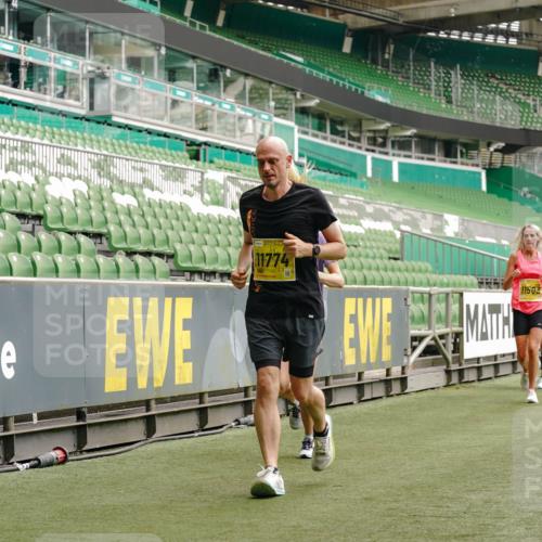13.09.2026 - 21. swb-Marathon Bremen Michael Burmester http://msf.ph/oto/10448577 13.09.2026 10:30:24 Laufen im Stadion 10141, 10162, 10174, 10183, 10193, 10200, 10218, 10227, 10233, 10253, 10281, 10284, 10304, 10334, 10339, 10348, 10359, 10381, 10392, 10426, 10448, 10452, 10467, 10515, 10537, 10577, 10585, 10588, 10641, 10652, 10684, 10685, 10714, 10734, 10757, 10761, 10763, 10764, 10765, 10780, 10808, 10821, 10822, 10825, 10827, 10837, 10838, 10840, 10862, 10863, 10884, 10886, 10887, 10906, 10966, 10984, 11002, 11038, 11109, 11350, 11379 meine-sportfotos.de