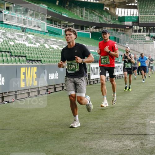 13.09.2026 - 21. swb-Marathon Bremen Michael Burmester http://msf.ph/oto/10448684 13.09.2026 12:47:55 Laufen im Stadion 382, 384, 538, 604, 621, 826, 868, 889, 1349, 1554, 1872, 1925, 2021, 2266, 2538, 2605, 2646, 2809, 2844, 2956, 3110, 3118, 3127, 3196, 3242, 3284, 3297, 3424, 3466, 3520, 3794, 3910, 4025, 4236, 4239, 4614, 4712, 4729, 4777, 4808, 4992, 5725, 5803, 5976, 6025, 6053, 6058, 6686, 6708, 6784, 6815, 6951, 7064, 7102, 7399, 7538, 7636, 7803, 7814, 7871, 8060, 8334, 8611, 8621, 8706, 8877, 8973, 8980, 8981, 8983, 9010, 9061, 9429, 9544, 9689, 9813, 9918, 13034 meine-sportfotos.de