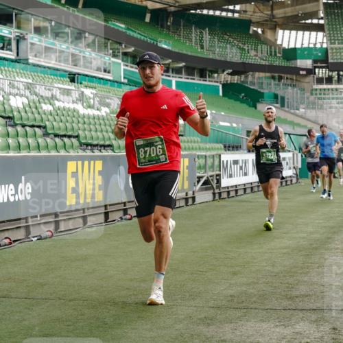 13.09.2026 - 21. swb-Marathon Bremen Michael Burmester http://msf.ph/oto/10448709 13.09.2026 12:47:56 Laufen im Stadion 382, 384, 538, 604, 621, 826, 868, 889, 1349, 1554, 1872, 1925, 2021, 2266, 2538, 2605, 2646, 2809, 2844, 2956, 3110, 3118, 3127, 3196, 3242, 3284, 3297, 3424, 3466, 3520, 3794, 3910, 4025, 4236, 4239, 4614, 4712, 4729, 4777, 4808, 4992, 5725, 5803, 5976, 6025, 6053, 6058, 6686, 6708, 6784, 6815, 6951, 7064, 7102, 7399, 7538, 7636, 7803, 7814, 7871, 8060, 8334, 8611, 8621, 8706, 8877, 8973, 8980, 8981, 8983, 9010, 9061, 9429, 9544, 9689, 9813, 9918, 13034 meine-sportfotos.de