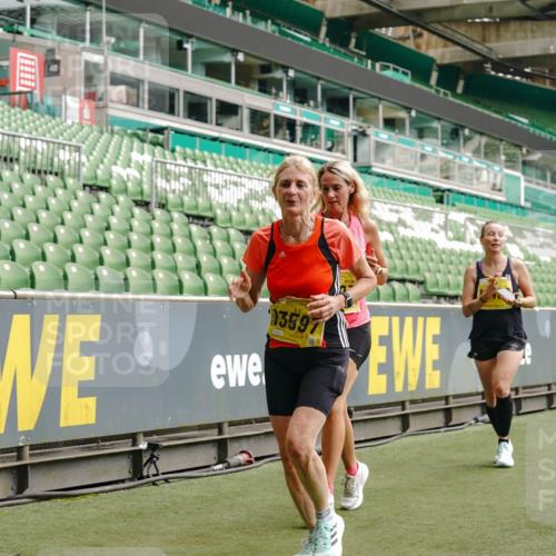 13.09.2026 - 21. swb-Marathon Bremen Michael Burmester http://msf.ph/oto/10448763 13.09.2026 10:30:28 Laufen im Stadion 10141, 10162, 10174, 10183, 10193, 10218, 10227, 10233, 10253, 10281, 10284, 10304, 10334, 10339, 10359, 10381, 10392, 10426, 10448, 10452, 10467, 10515, 10537, 10577, 10585, 10588, 10641, 10652, 10684, 10685, 10714, 10734, 10757, 10761, 10763, 10764, 10765, 10780, 10808, 10821, 10822, 10825, 10827, 10837, 10838, 10840, 10862, 10863, 10884, 10886, 10887, 10906, 10966, 10984, 11002, 11038, 11109, 11350, 11379 meine-sportfotos.de