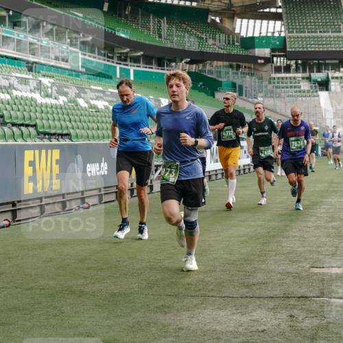 13.09.2026 - 21. swb-Marathon Bremen Michael Burmester http://msf.ph/oto/10448831 13.09.2026 12:48:01 Laufen im Stadion 382, 384, 621, 826, 868, 889, 1349, 1554, 1872, 1925, 2021, 2266, 2538, 2605, 2646, 2844, 2956, 3110, 3118, 3127, 3196, 3242, 3284, 3297, 3424, 3466, 3520, 3794, 3910, 4025, 4236, 4239, 4614, 4712, 4729, 4732, 4777, 4808, 4992, 5725, 5803, 5976, 6025, 6053, 6058, 6686, 6708, 6784, 6815, 6951, 7064, 7102, 7399, 7538, 7636, 7803, 7814, 7871, 8060, 8334, 8611, 8621, 8706, 8877, 8973, 8980, 8981, 8983, 9010, 9035, 9061, 9429, 9544, 9689, 9813, 9918 meine-sportfotos.de