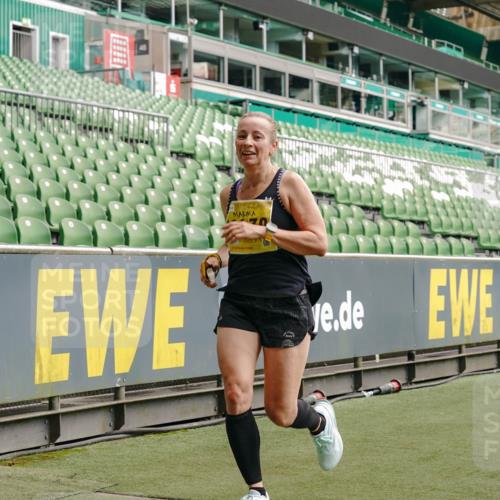 13.09.2026 - 21. swb-Marathon Bremen Michael Burmester http://msf.ph/oto/10448852 13.09.2026 10:30:29 Laufen im Stadion 10141, 10162, 10174, 10183, 10193, 10218, 10227, 10233, 10253, 10281, 10284, 10304, 10334, 10339, 10359, 10381, 10392, 10426, 10448, 10452, 10467, 10479, 10515, 10537, 10577, 10585, 10588, 10641, 10652, 10684, 10685, 10714, 10734, 10757, 10761, 10763, 10764, 10765, 10780, 10808, 10821, 10822, 10825, 10827, 10837, 10838, 10840, 10862, 10863, 10884, 10886, 10887, 10906, 10966, 10984, 11002, 11038, 11109, 11350, 11379 meine-sportfotos.de