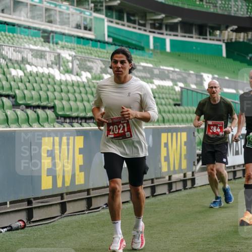 13.09.2026 - 21. swb-Marathon Bremen Michael Burmester http://msf.ph/oto/10449007 13.09.2026 12:48:09 Laufen im Stadion 382, 384, 572, 621, 826, 868, 889, 1349, 1554, 1872, 1925, 2266, 2538, 2605, 2646, 2844, 2956, 3110, 3118, 3127, 3196, 3242, 3276, 3284, 3297, 3424, 3466, 3520, 3794, 3910, 4025, 4082, 4239, 4614, 4712, 4729, 4732, 4777, 4808, 4992, 5424, 5725, 5803, 5976, 6025, 6053, 6058, 6686, 6708, 6784, 6815, 6951, 7064, 7102, 7399, 7538, 7636, 7803, 7814, 7871, 7876, 8060, 8334, 8611, 8621, 8706, 8877, 8973, 8980, 8981, 9010, 9035, 9061, 9429, 9689, 9813, 9918 meine-sportfotos.de