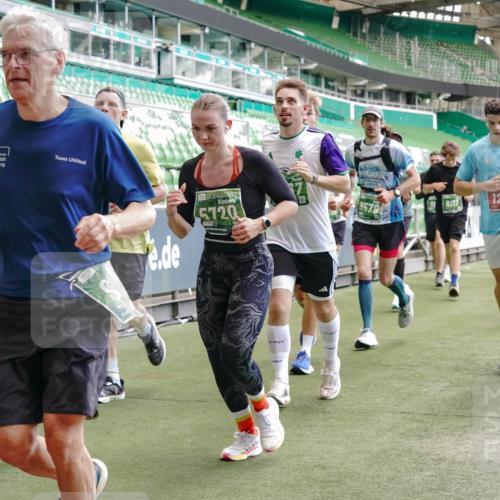 13.09.2026 - 21. swb-Marathon Bremen Michael Burmester http://msf.ph/oto/10449015 13.09.2026 13:08:59 Laufen im Stadion 164, 383, 391, 532, 549, 551, 563, 625, 800, 808, 809, 813, 884, 898, 911, 1025, 1072, 1124, 1150, 1173, 1210, 1285, 1289, 1322, 1364, 1395, 1398, 1532, 1559, 1688, 1831, 1880, 1899, 2003, 2041, 2208, 2215, 2229, 2232, 2243, 2366, 2380, 2405, 2413, 2429, 2441, 2467, 2471, 2492, 2525, 2565, 2594, 2611, 2635, 2692, 2727, 2782, 2802, 2823, 2831, 2841, 2866, 2897, 2930, 2931, 2941, 2949, 3032, 3316, 3327, 3333, 3398, 3437, 3707, 3769, 109 meine-sportfotos.de