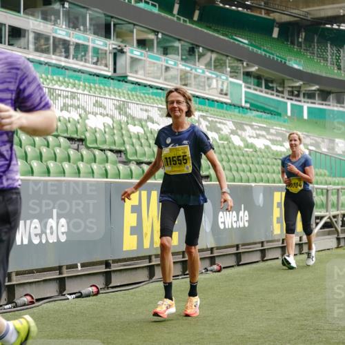 13.09.2026 - 21. swb-Marathon Bremen Michael Burmester http://msf.ph/oto/10449207 13.09.2026 10:30:38 Laufen im Stadion 10141, 10162, 10174, 10183, 10193, 10218, 10227, 10233, 10253, 10281, 10284, 10304, 10334, 10339, 10359, 10381, 10392, 10426, 10448, 10452, 10467, 10471, 10478, 10479, 10515, 10537, 10577, 10579, 10585, 10588, 10641, 10652, 10684, 10685, 10714, 10734, 10757, 10761, 10764, 10765, 10780, 10808, 10821, 10822, 10825, 10827, 10837, 10838, 10862, 10863, 10884, 10886, 10887, 10906, 10966, 10984, 11002, 11038, 11109, 11350, 11379 meine-sportfotos.de