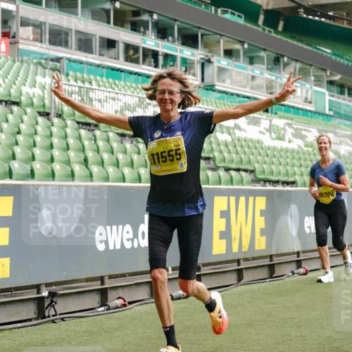 13.09.2026 - 21. swb-Marathon Bremen Michael Burmester http://msf.ph/oto/10449260 13.09.2026 10:30:39 Laufen im Stadion 10141, 10162, 10174, 10183, 10193, 10218, 10222, 10227, 10233, 10253, 10281, 10284, 10304, 10334, 10339, 10359, 10381, 10392, 10426, 10448, 10452, 10467, 10471, 10478, 10479, 10515, 10537, 10577, 10579, 10585, 10588, 10641, 10652, 10684, 10685, 10708, 10714, 10734, 10757, 10761, 10764, 10765, 10780, 10808, 10821, 10822, 10825, 10827, 10837, 10838, 10862, 10863, 10884, 10886, 10887, 10906, 10966, 10984, 11002, 11038, 11109, 11350, 11379 meine-sportfotos.de