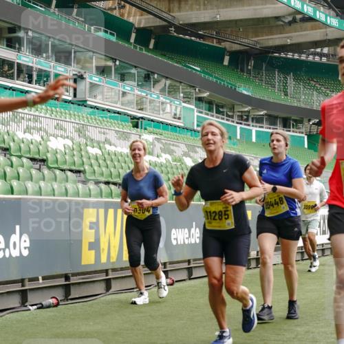 13.09.2026 - 21. swb-Marathon Bremen Michael Burmester http://msf.ph/oto/10449295 13.09.2026 10:30:39 Laufen im Stadion 10141, 10162, 10174, 10183, 10193, 10218, 10222, 10227, 10233, 10253, 10281, 10284, 10304, 10334, 10339, 10359, 10381, 10392, 10426, 10448, 10452, 10467, 10471, 10478, 10479, 10515, 10537, 10577, 10579, 10585, 10588, 10641, 10652, 10684, 10685, 10708, 10714, 10734, 10757, 10761, 10764, 10765, 10780, 10808, 10821, 10822, 10825, 10827, 10837, 10838, 10862, 10863, 10884, 10886, 10887, 10906, 10966, 10984, 11002, 11038, 11109, 11350, 11379 meine-sportfotos.de