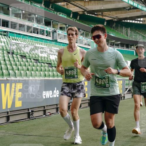 13.09.2026 - 21. swb-Marathon Bremen Michael Burmester http://msf.ph/oto/10449358 13.09.2026 12:48:22 Laufen im Stadion 382, 384, 524, 572, 621, 826, 868, 889, 1349, 1554, 1723, 1872, 1925, 2266, 2287, 2538, 2605, 2646, 2844, 2956, 3110, 3118, 3127, 3197, 3242, 3276, 3284, 3297, 3424, 3466, 3520, 3794, 3910, 4025, 4082, 4239, 4614, 4712, 4729, 4732, 4808, 4898, 4992, 5424, 5517, 5648, 5725, 5803, 5976, 6025, 6058, 6692, 6708, 6784, 6951, 7064, 7102, 7399, 7538, 7636, 7803, 7871, 7876, 8060, 8611, 8621, 8706, 8877, 8973, 8980, 8981, 9010, 9035, 9061, 9429, 9689, 9918 meine-sportfotos.de