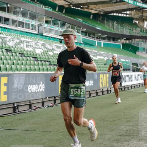 13.09.2026 - 21. swb-Marathon Bremen Michael Burmester http://msf.ph/oto/10449389 13.09.2026 12:48:23 Laufen im Stadion 382, 384, 524, 572, 621, 826, 868, 889, 1349, 1554, 1723, 1872, 1925, 2266, 2287, 2538, 2605, 2646, 2844, 2956, 3110, 3118, 3127, 3197, 3242, 3276, 3284, 3297, 3424, 3466, 3520, 3794, 3910, 4025, 4082, 4239, 4614, 4712, 4729, 4732, 4808, 4898, 4992, 5424, 5517, 5648, 5725, 5803, 5976, 6025, 6058, 6692, 6708, 6784, 6951, 7064, 7102, 7399, 7538, 7636, 7803, 7871, 7876, 8060, 8611, 8621, 8706, 8877, 8973, 8980, 8981, 9010, 9035, 9061, 9429, 9689, 9918 meine-sportfotos.de