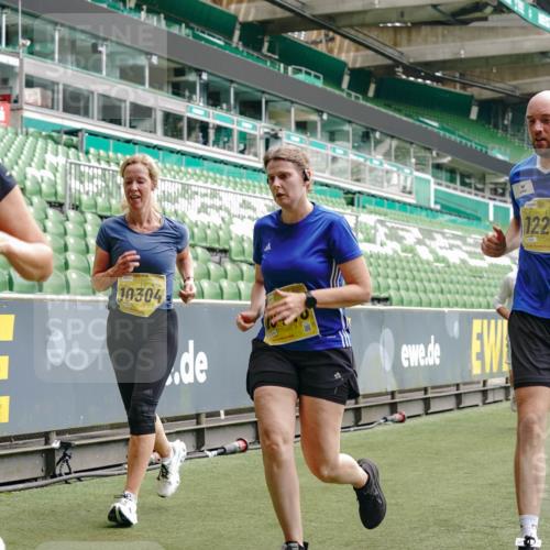 13.09.2026 - 21. swb-Marathon Bremen Michael Burmester http://msf.ph/oto/10449409 13.09.2026 10:30:41 Laufen im Stadion 10141, 10146, 10162, 10174, 10193, 10218, 10222, 10227, 10233, 10253, 10281, 10284, 10304, 10334, 10339, 10359, 10381, 10392, 10426, 10448, 10452, 10467, 10471, 10478, 10479, 10515, 10537, 10577, 10579, 10585, 10588, 10626, 10641, 10652, 10684, 10685, 10708, 10714, 10734, 10757, 10761, 10764, 10765, 10780, 10808, 10821, 10822, 10825, 10827, 10837, 10838, 10862, 10863, 10884, 10886, 10887, 10906, 10966, 10984, 11002, 11038, 11109, 11350, 11379 meine-sportfotos.de