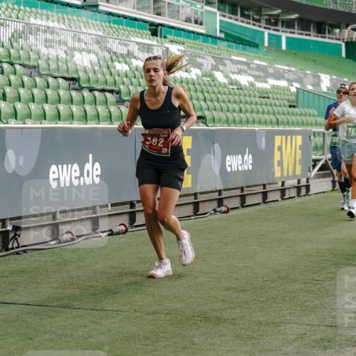 13.09.2026 - 21. swb-Marathon Bremen Michael Burmester http://msf.ph/oto/10449458 13.09.2026 12:48:25 Laufen im Stadion 382, 384, 524, 572, 621, 826, 889, 1349, 1554, 1723, 1872, 1925, 2266, 2287, 2538, 2605, 2646, 2844, 2956, 3043, 3110, 3118, 3127, 3197, 3242, 3276, 3284, 3297, 3424, 3466, 3520, 3794, 3910, 4025, 4082, 4239, 4614, 4712, 4729, 4732, 4808, 4898, 4992, 5424, 5517, 5648, 5725, 5803, 5976, 6025, 6058, 6692, 6708, 6784, 6951, 7064, 7102, 7399, 7538, 7636, 7803, 7876, 8060, 8611, 8621, 8706, 8877, 8973, 8980, 8981, 9010, 9035, 9061, 9429, 9689, 9918 meine-sportfotos.de