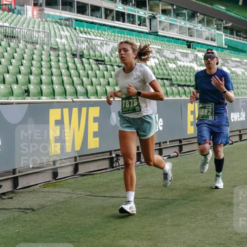 13.09.2026 - 21. swb-Marathon Bremen Michael Burmester http://msf.ph/oto/10449541 13.09.2026 12:48:28 Laufen im Stadion 382, 384, 524, 572, 621, 826, 889, 899, 1349, 1554, 1723, 1872, 1925, 2266, 2287, 2605, 2646, 2844, 2956, 3043, 3110, 3118, 3127, 3197, 3242, 3276, 3284, 3297, 3424, 3466, 3520, 3794, 3910, 3973, 4025, 4082, 4239, 4247, 4614, 4712, 4729, 4732, 4808, 4852, 4898, 4992, 5424, 5517, 5648, 5725, 5803, 5976, 6025, 6058, 6692, 6708, 6784, 6951, 7064, 7102, 7399, 7538, 7636, 7803, 7876, 8060, 8611, 8621, 8706, 8877, 8973, 8980, 8981, 9010, 9035, 9061, 9429, 9689, 9918 meine-sportfotos.de