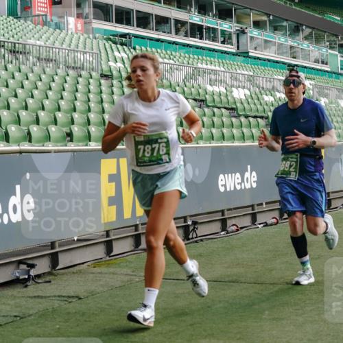 13.09.2026 - 21. swb-Marathon Bremen Michael Burmester http://msf.ph/oto/10449574 13.09.2026 12:48:28 Laufen im Stadion 382, 384, 524, 572, 621, 826, 889, 899, 1349, 1554, 1723, 1872, 1925, 2266, 2287, 2605, 2646, 2844, 2956, 3043, 3110, 3118, 3127, 3197, 3242, 3276, 3284, 3297, 3424, 3466, 3520, 3794, 3910, 3973, 4025, 4082, 4239, 4247, 4614, 4712, 4729, 4732, 4808, 4852, 4898, 4992, 5424, 5517, 5648, 5725, 5803, 5976, 6025, 6058, 6692, 6708, 6784, 6951, 7064, 7102, 7399, 7538, 7636, 7803, 7876, 8060, 8611, 8621, 8706, 8877, 8973, 8980, 8981, 9010, 9035, 9061, 9429, 9689, 9918 meine-sportfotos.de