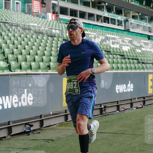 13.09.2026 - 21. swb-Marathon Bremen Michael Burmester http://msf.ph/oto/10449613 13.09.2026 12:48:29 Laufen im Stadion 382, 384, 524, 572, 621, 826, 889, 899, 1349, 1554, 1723, 1748, 1872, 1925, 2266, 2287, 2605, 2646, 2844, 2956, 3043, 3110, 3118, 3127, 3197, 3242, 3276, 3284, 3297, 3424, 3466, 3520, 3794, 3910, 3973, 4025, 4082, 4239, 4247, 4614, 4712, 4729, 4732, 4808, 4852, 4898, 4990, 4992, 5424, 5517, 5648, 5725, 5803, 5976, 6025, 6058, 6692, 6708, 6784, 6951, 7064, 7102, 7399, 7538, 7636, 7803, 7876, 8060, 8611, 8621, 8706, 8877, 8973, 8980, 8981, 9010, 9035, 9061, 9429, 9689, 9918 meine-sportfotos.de