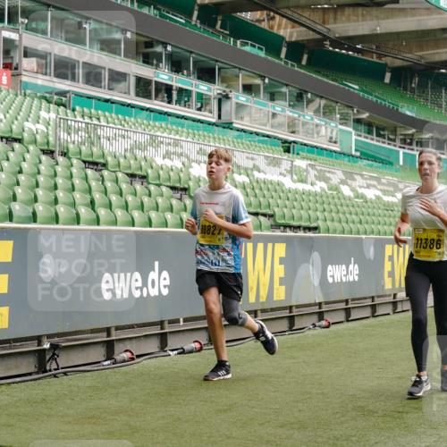13.09.2026 - 21. swb-Marathon Bremen Michael Burmester http://msf.ph/oto/10449660 13.09.2026 10:30:46 Laufen im Stadion 10141, 10146, 10162, 10174, 10193, 10218, 10222, 10227, 10233, 10253, 10281, 10284, 10304, 10334, 10339, 10359, 10392, 10448, 10452, 10467, 10471, 10478, 10479, 10515, 10537, 10555, 10577, 10579, 10585, 10588, 10589, 10610, 10626, 10641, 10652, 10684, 10685, 10708, 10714, 10734, 10757, 10761, 10764, 10765, 10780, 10808, 10821, 10822, 10825, 10827, 10837, 10838, 10862, 10863, 10884, 10886, 10887, 10906, 10966, 10984, 11002, 11038, 11109, 11350, 11379 meine-sportfotos.de