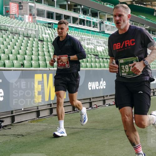 13.09.2026 - 21. swb-Marathon Bremen Michael Burmester http://msf.ph/oto/10449783 13.09.2026 12:48:39 Laufen im Stadion 382, 384, 524, 572, 621, 826, 889, 899, 1349, 1723, 1748, 1872, 1925, 2266, 2287, 2605, 2646, 2844, 2956, 3043, 3110, 3127, 3197, 3242, 3276, 3284, 3297, 3330, 3466, 3794, 3910, 3973, 4025, 4082, 4247, 4614, 4712, 4732, 4852, 4898, 4990, 4992, 5424, 5517, 5570, 5594, 5648, 5803, 5976, 6025, 6058, 6692, 6708, 6784, 6842, 6951, 7064, 7399, 7538, 7636, 7803, 7876, 8060, 8611, 8621, 8706, 8877, 8973, 8980, 8981, 9010, 9035, 9061, 9429, 9689, 9918 meine-sportfotos.de