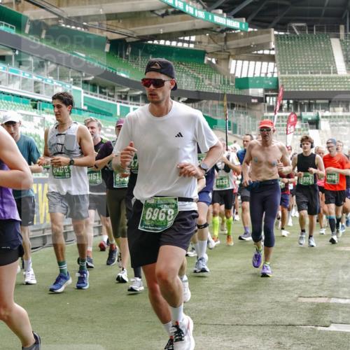 13.09.2026 - 21. swb-Marathon Bremen Michael Burmester http://msf.ph/oto/10449854 13.09.2026 13:09:11 Laufen im Stadion 164, 383, 391, 448, 532, 549, 551, 563, 625, 800, 808, 813, 869, 884, 898, 911, 1025, 1072, 1124, 1150, 1180, 1285, 1289, 1395, 1398, 1559, 1688, 1831, 1880, 1899, 2003, 2041, 2208, 2215, 2229, 2232, 2243, 2366, 2380, 2413, 2429, 2441, 2467, 2471, 2525, 2573, 2594, 2611, 2635, 2692, 2717, 2727, 2782, 2802, 2823, 2831, 2841, 2866, 2897, 2920, 2930, 2931, 2941, 3032, 3063, 3086, 3291, 3316, 3327, 3333, 3398, 3437, 3707, 3769, 109 meine-sportfotos.de