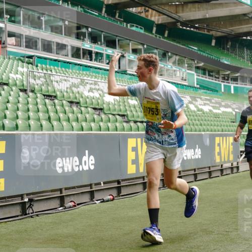 13.09.2026 - 21. swb-Marathon Bremen Michael Burmester http://msf.ph/oto/10449894 13.09.2026 10:30:50 Laufen im Stadion 10141, 10146, 10162, 10174, 10193, 10218, 10222, 10227, 10233, 10253, 10281, 10284, 10304, 10334, 10339, 10359, 10392, 10448, 10452, 10467, 10471, 10478, 10479, 10515, 10529, 10555, 10577, 10579, 10585, 10588, 10589, 10610, 10626, 10641, 10652, 10684, 10685, 10708, 10714, 10734, 10757, 10761, 10764, 10765, 10780, 10808, 10821, 10822, 10825, 10827, 10837, 10838, 10862, 10863, 10884, 10886, 10887, 10906, 10984, 11002, 11038, 11109, 11350, 11379 meine-sportfotos.de