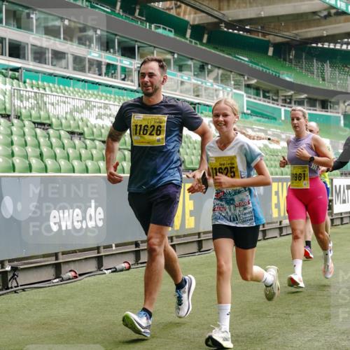 13.09.2026 - 21. swb-Marathon Bremen Michael Burmester http://msf.ph/oto/10450004 13.09.2026 10:30:52 Laufen im Stadion 10141, 10146, 10162, 10174, 10193, 10218, 10222, 10227, 10233, 10253, 10281, 10284, 10304, 10334, 10339, 10359, 10392, 10448, 10452, 10467, 10471, 10478, 10479, 10515, 10529, 10555, 10577, 10579, 10585, 10588, 10589, 10610, 10626, 10641, 10652, 10684, 10685, 10708, 10714, 10734, 10757, 10761, 10764, 10765, 10780, 10808, 10821, 10822, 10825, 10827, 10837, 10838, 10862, 10863, 10884, 10886, 10887, 10906, 10984, 11002, 11038, 11350, 11379 meine-sportfotos.de