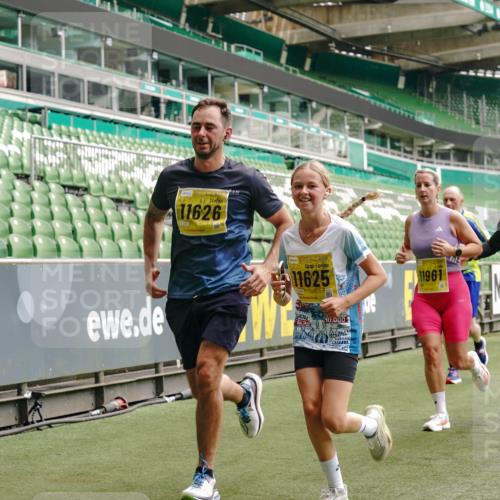 13.09.2026 - 21. swb-Marathon Bremen Michael Burmester http://msf.ph/oto/10450025 13.09.2026 10:30:52 Laufen im Stadion 10141, 10146, 10162, 10174, 10193, 10218, 10222, 10227, 10233, 10253, 10281, 10284, 10304, 10334, 10339, 10359, 10392, 10448, 10452, 10467, 10471, 10478, 10479, 10515, 10529, 10555, 10577, 10579, 10585, 10588, 10589, 10610, 10626, 10641, 10652, 10684, 10685, 10708, 10714, 10734, 10757, 10761, 10764, 10765, 10780, 10808, 10821, 10822, 10825, 10827, 10837, 10838, 10862, 10863, 10884, 10886, 10887, 10906, 10984, 11002, 11038, 11350, 11379 meine-sportfotos.de