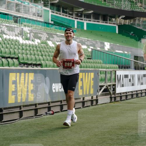 13.09.2026 - 21. swb-Marathon Bremen Michael Burmester http://msf.ph/oto/10450073 13.09.2026 12:48:55 Laufen im Stadion 382, 384, 524, 572, 779, 826, 889, 899, 1349, 1723, 1748, 1872, 1925, 2266, 2287, 2605, 2750, 2844, 2909, 2956, 3043, 3110, 3127, 3197, 3242, 3276, 3330, 3466, 3794, 3910, 3973, 4033, 4082, 4247, 4384, 4614, 4712, 4732, 4743, 4852, 4898, 4990, 5424, 5517, 5570, 5594, 5648, 5803, 6025, 6058, 6692, 6708, 6784, 6842, 6951, 7064, 7109, 7399, 7538, 7636, 7803, 7876, 8611, 8621, 8706, 8877, 8973, 8980, 8981, 9010, 9035, 9429 meine-sportfotos.de