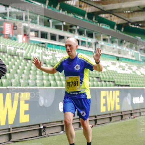 13.09.2026 - 21. swb-Marathon Bremen Michael Burmester http://msf.ph/oto/10450110 13.09.2026 10:30:54 Laufen im Stadion 10141, 10146, 10162, 10174, 10193, 10218, 10222, 10227, 10233, 10253, 10281, 10284, 10304, 10334, 10339, 10359, 10392, 10448, 10452, 10467, 10471, 10478, 10479, 10515, 10529, 10555, 10577, 10579, 10585, 10588, 10589, 10610, 10626, 10641, 10652, 10684, 10685, 10704, 10708, 10714, 10734, 10757, 10761, 10764, 10765, 10780, 10808, 10821, 10822, 10825, 10827, 10837, 10838, 10862, 10863, 10884, 10886, 10887, 10906, 10984, 11002, 11038, 11350, 11379 meine-sportfotos.de