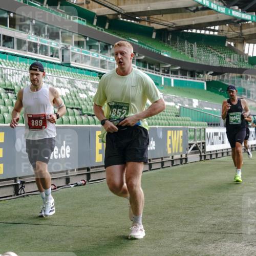 13.09.2026 - 21. swb-Marathon Bremen Michael Burmester http://msf.ph/oto/10450120 13.09.2026 12:48:57 Laufen im Stadion 382, 384, 524, 572, 779, 826, 889, 899, 1349, 1723, 1748, 1872, 1925, 2287, 2605, 2750, 2844, 2909, 2956, 3043, 3110, 3127, 3197, 3242, 3276, 3330, 3466, 3794, 3910, 3973, 4033, 4082, 4247, 4384, 4614, 4712, 4732, 4743, 4852, 4898, 4990, 5424, 5517, 5570, 5594, 5648, 5803, 6025, 6058, 6692, 6708, 6842, 6951, 7064, 7109, 7399, 7538, 7636, 7803, 7876, 8611, 8621, 8706, 8877, 8973, 8980, 8981, 9010, 9035, 9429 meine-sportfotos.de