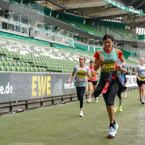 13.09.2026 - 21. swb-Marathon Bremen Michael Burmester http://msf.ph/oto/10450122 13.09.2026 10:30:55 Laufen im Stadion 10141, 10146, 10162, 10174, 10193, 10218, 10222, 10227, 10233, 10253, 10281, 10284, 10304, 10334, 10339, 10359, 10392, 10448, 10452, 10467, 10471, 10478, 10479, 10515, 10529, 10555, 10577, 10579, 10585, 10588, 10589, 10610, 10626, 10641, 10652, 10684, 10685, 10704, 10708, 10714, 10734, 10757, 10761, 10764, 10765, 10780, 10808, 10821, 10822, 10825, 10827, 10837, 10838, 10862, 10863, 10884, 10886, 10887, 10906, 10984, 11002, 11038, 11350, 11379 meine-sportfotos.de