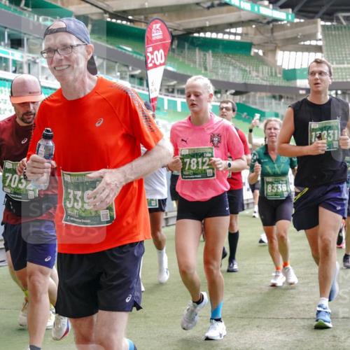 13.09.2026 - 21. swb-Marathon Bremen Michael Burmester http://msf.ph/oto/10450126 13.09.2026 13:09:16 Laufen im Stadion 164, 383, 391, 448, 532, 549, 551, 563, 625, 800, 808, 813, 869, 884, 898, 1025, 1072, 1124, 1150, 1180, 1285, 1289, 1395, 1398, 1559, 1688, 1831, 1880, 1899, 2041, 2208, 2215, 2229, 2232, 2243, 2366, 2380, 2413, 2429, 2441, 2467, 2471, 2525, 2573, 2594, 2611, 2635, 2692, 2714, 2717, 2727, 2782, 2785, 2823, 2841, 2866, 2897, 2920, 2930, 2931, 2941, 3032, 3063, 3086, 3291, 3316, 3327, 3333, 3398, 3437, 3707, 3769, 109 meine-sportfotos.de