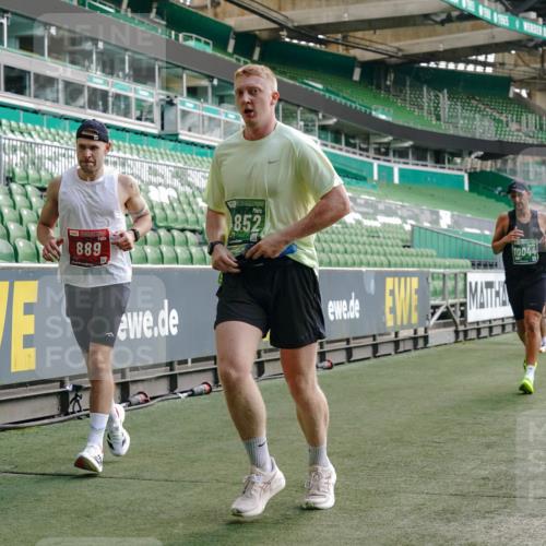 13.09.2026 - 21. swb-Marathon Bremen Michael Burmester http://msf.ph/oto/10450131 13.09.2026 12:48:57 Laufen im Stadion 382, 384, 524, 572, 779, 826, 889, 899, 1349, 1723, 1748, 1872, 1925, 2287, 2605, 2750, 2844, 2909, 2956, 3043, 3110, 3127, 3197, 3242, 3276, 3330, 3466, 3794, 3910, 3973, 4033, 4082, 4247, 4384, 4614, 4712, 4732, 4743, 4852, 4898, 4990, 5424, 5517, 5570, 5594, 5648, 5803, 6025, 6058, 6692, 6708, 6842, 6951, 7064, 7109, 7399, 7538, 7636, 7803, 7876, 8611, 8621, 8706, 8877, 8973, 8980, 8981, 9010, 9035, 9429 meine-sportfotos.de
