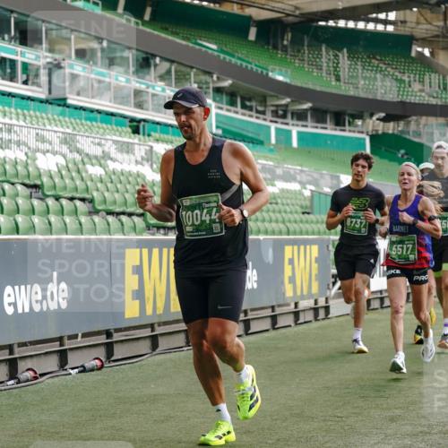 13.09.2026 - 21. swb-Marathon Bremen Michael Burmester http://msf.ph/oto/10450178 13.09.2026 12:48:59 Laufen im Stadion 382, 384, 524, 572, 779, 826, 889, 899, 1349, 1723, 1748, 1872, 1925, 2287, 2605, 2750, 2844, 2909, 2956, 3043, 3110, 3127, 3197, 3242, 3276, 3330, 3466, 3794, 3910, 3973, 4033, 4082, 4247, 4384, 4614, 4712, 4732, 4743, 4852, 4898, 4990, 5424, 5517, 5570, 5585, 5594, 5648, 5803, 6025, 6058, 6692, 6708, 6842, 6951, 7064, 7109, 7399, 7538, 7636, 7803, 7876, 8611, 8621, 8706, 8877, 8973, 8980, 8981, 9010, 9035, 9429 meine-sportfotos.de