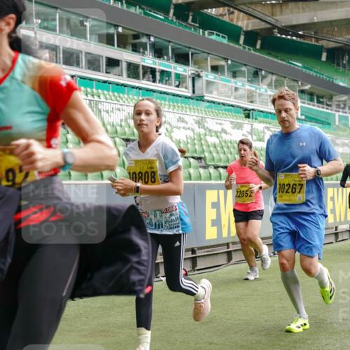 13.09.2026 - 21. swb-Marathon Bremen Michael Burmester http://msf.ph/oto/10450206 13.09.2026 10:30:57 Laufen im Stadion 10141, 10146, 10162, 10174, 10193, 10218, 10222, 10227, 10233, 10253, 10281, 10284, 10304, 10339, 10359, 10392, 10448, 10452, 10467, 10471, 10478, 10479, 10515, 10529, 10555, 10577, 10579, 10585, 10588, 10589, 10610, 10626, 10631, 10641, 10652, 10684, 10685, 10704, 10708, 10714, 10734, 10757, 10761, 10764, 10765, 10780, 10808, 10821, 10822, 10825, 10827, 10837, 10838, 10862, 10863, 10884, 10886, 10887, 10906, 10984, 11002, 11038, 11350, 11379 meine-sportfotos.de